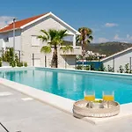 Juliet Trogir