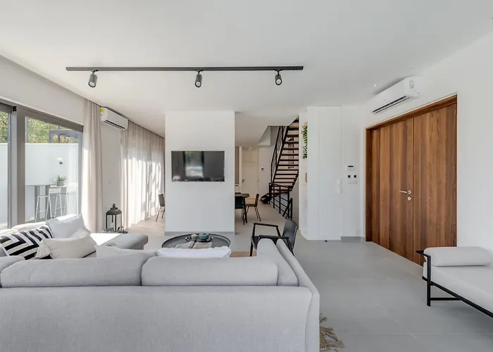 Juliet Villa *
