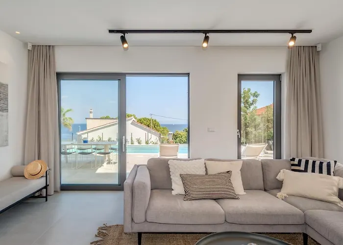 Juliet Villa *