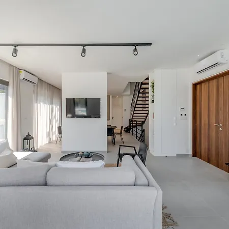 Juliet Villa *