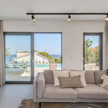 Juliet Villa *