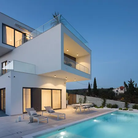 Juliet Villa